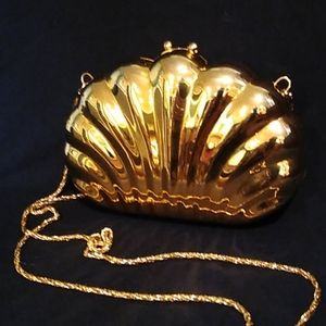 Andre Cellini scalloped gold tone vintage clutch